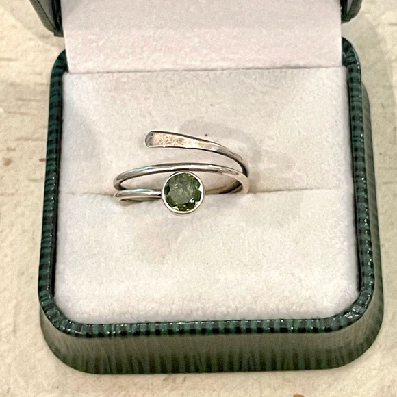 Peridot ring - Picture 3 of 4